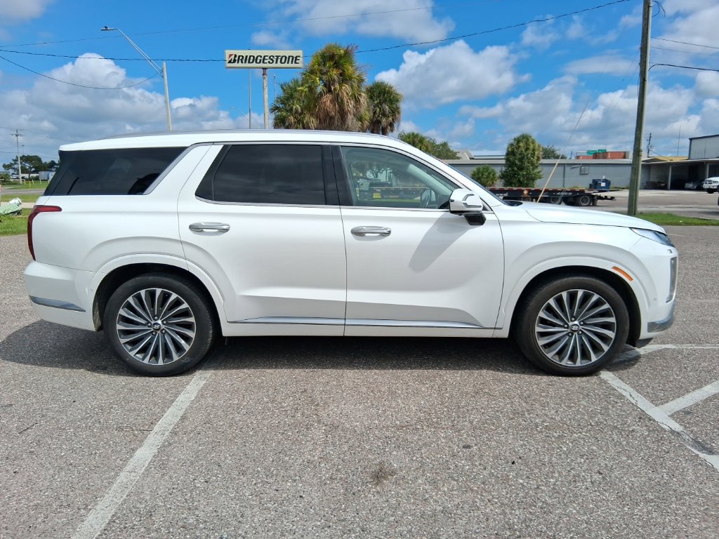 Used 2024 Hyundai Palisade Calligraphy AWD/4WD image 2