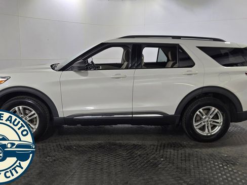 Used 2020 Ford Explorer XLT w/ Comfort Package AWD/4WD image 4