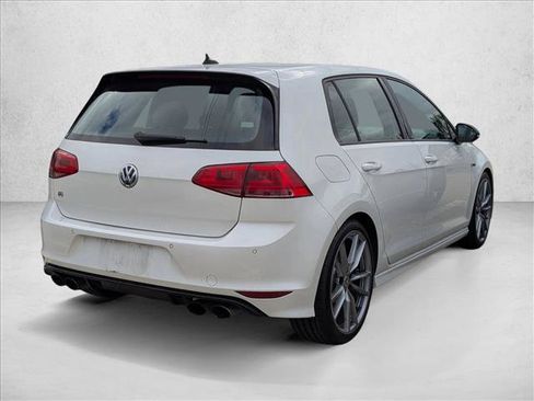 Used 2017 Volkswagen Golf 4-Door image 4