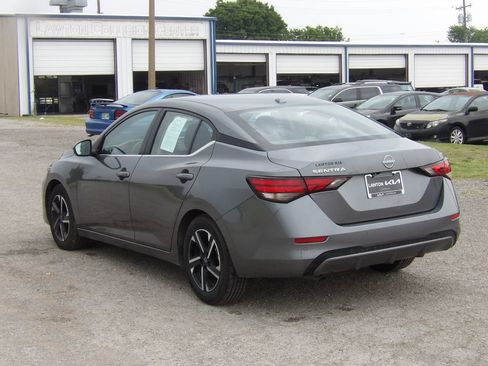 Used 2025 Nissan Sentra SV FWD image 8