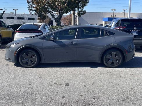 Used 2024 Toyota Prius LE image 2