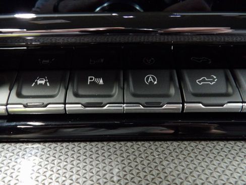 Used 2024 Chevrolet Silverado 1500 ZR2 image 59