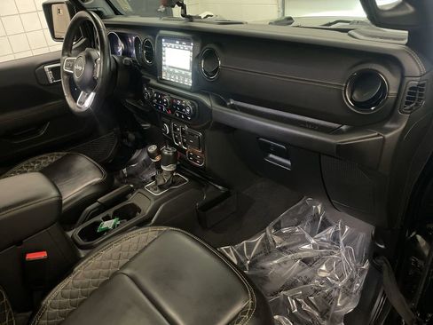 Used 2023 Jeep Wrangler Unlimited Sahara AWD/4WD image 22