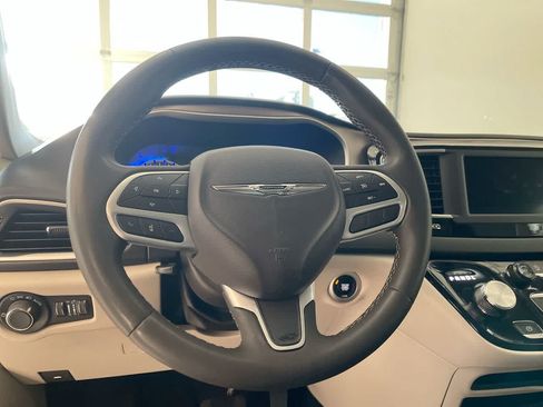 Used 2023 Chrysler Voyager LX FWD image 14