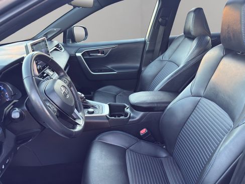 Used 2022 Toyota RAV4 XSE image 9