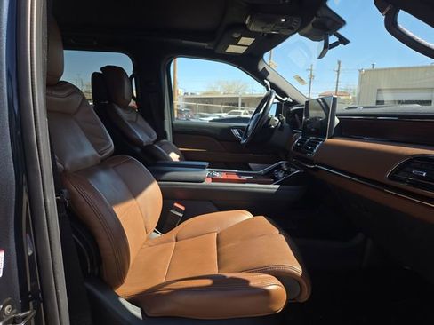 Used 2022 Lincoln Navigator Reserve image 13