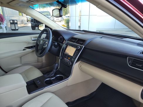 Used 2017 Toyota Camry XLE image 31
