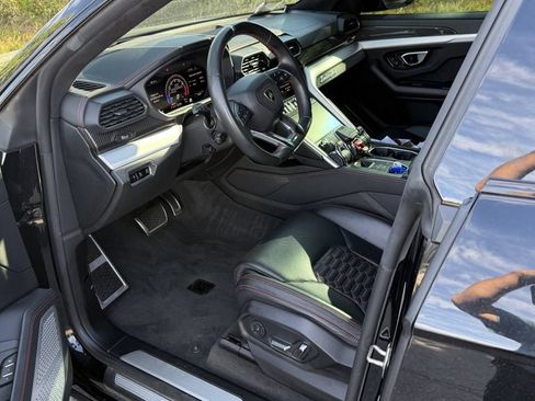 Used 2020 Lamborghini Urus AWD/4WD image 3