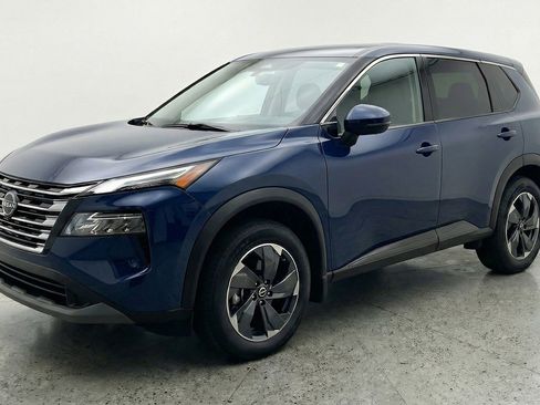 Used 2025 Nissan Rogue SV AWD/4WD image 3