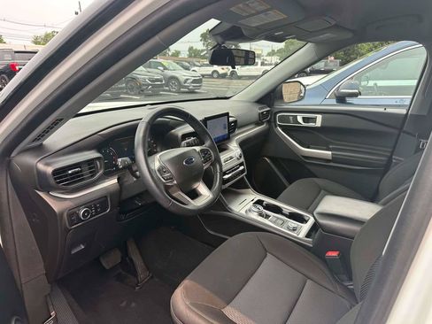Used 2022 Ford Explorer XLT AWD/4WD image 16