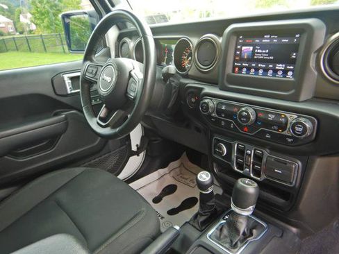Used 2022 Jeep Gladiator Sport AWD/4WD image 5