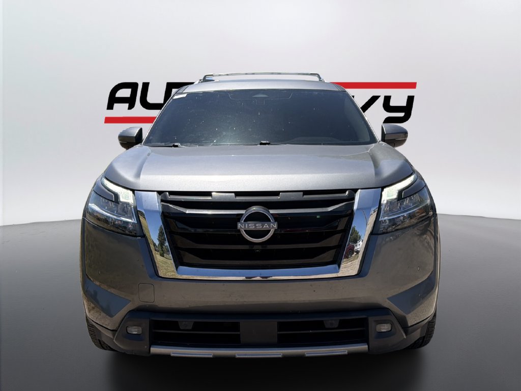 Used 2022 Nissan Pathfinder SL AWD/4WD image 2