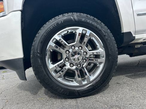Used 2019 Chevrolet Silverado 2500 High Country w/ Duramax Plus Package AWD/4WD image 12