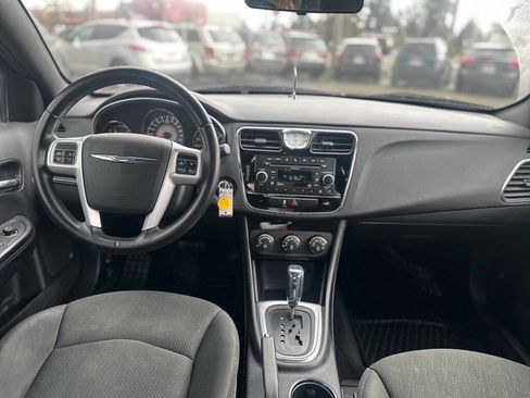 Used 2011 Chrysler 200 Touring image 23