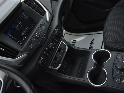 Used 2022 GMC Terrain SLE w/ Driver Convenience Package image 25