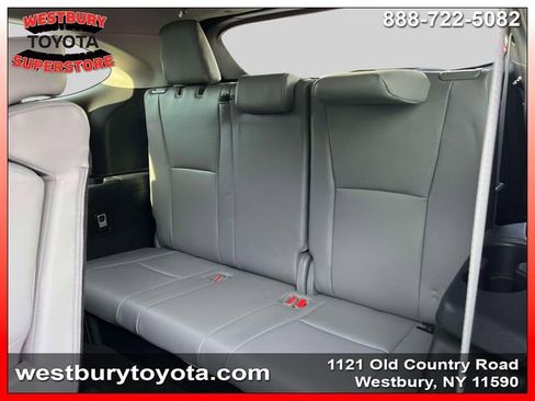Used 2022 Toyota Highlander XLE AWD/4WD image 20