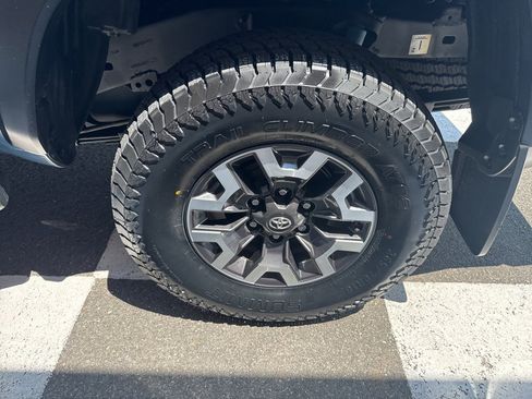 Used 2019 Toyota Tacoma TRD Off-Road AWD/4WD image 15