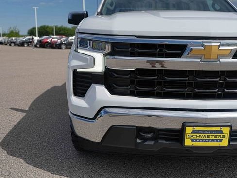 Used 2022 Chevrolet Silverado 1500 LT AWD/4WD image 4