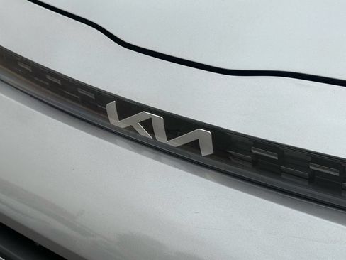 Used 2025 Kia Soul LX w/ LX Technology Package FWD image 32