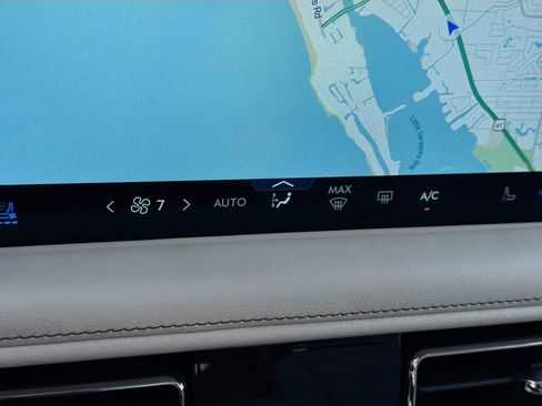 Certified 2025 Lincoln Aviator Reserve RWD image 16