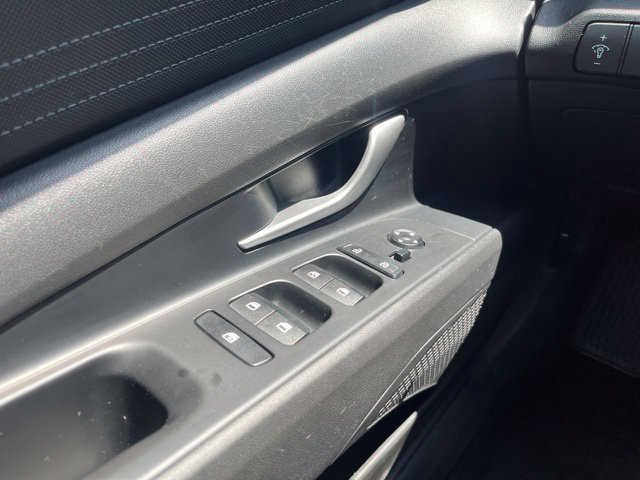 Used 2024 Hyundai Elantra SEL FWD image 30