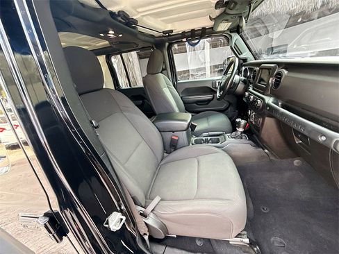 Used 2023 Jeep Wrangler Unlimited w/ Cold Weather Group image 31