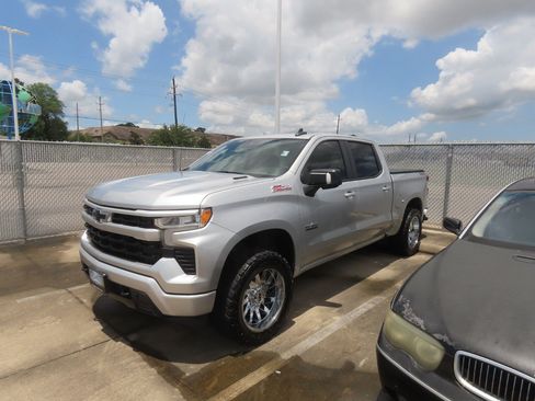 Used 2022 Chevrolet Silverado 1500 RST AWD/4WD image 2