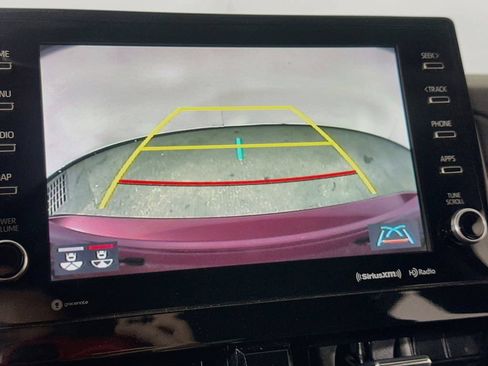 Used 2021 Toyota Camry XLE FWD image 11