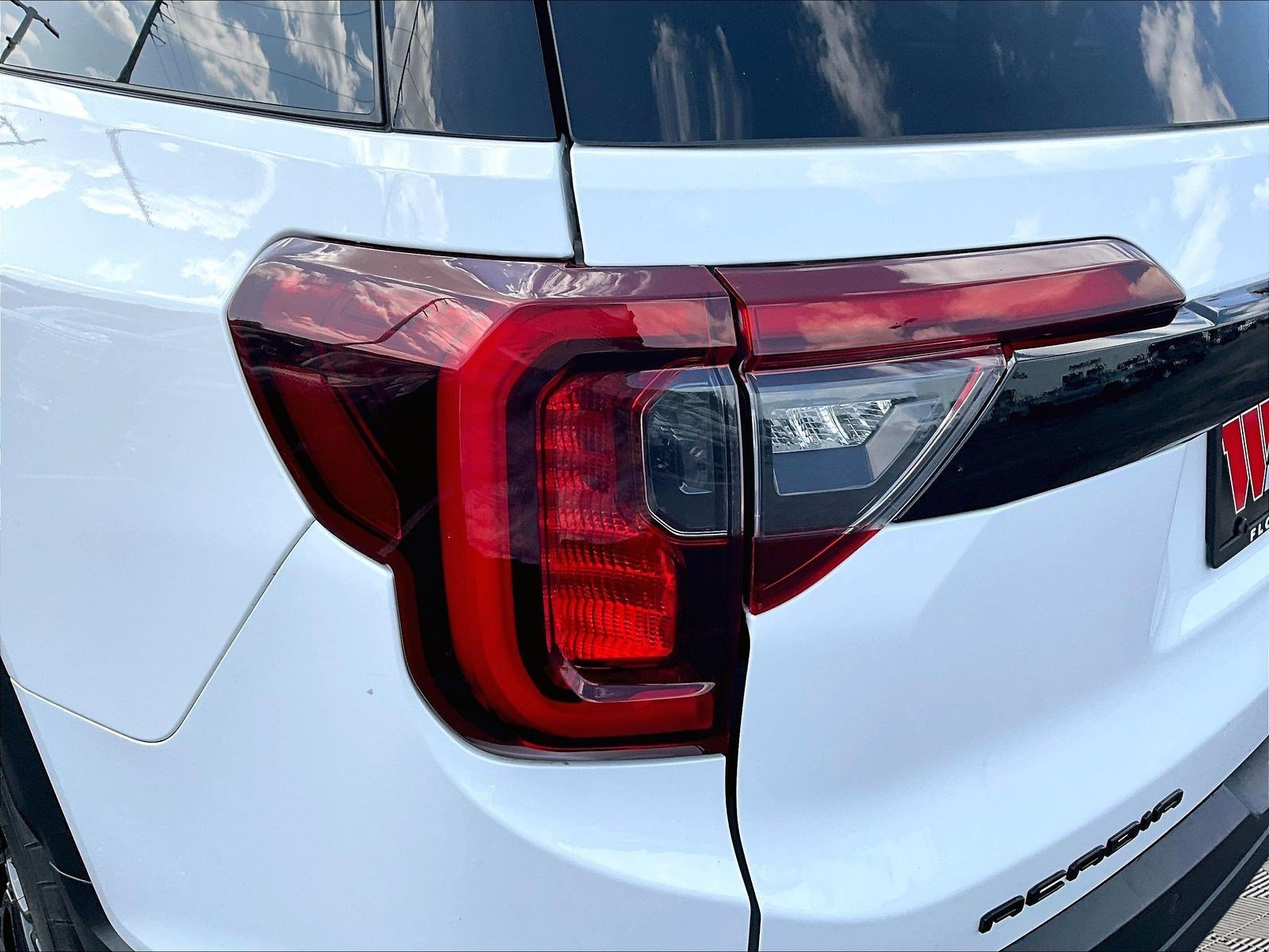 Used 2022 GMC Acadia SLE w/ Driver Convenience Package FWD image 23