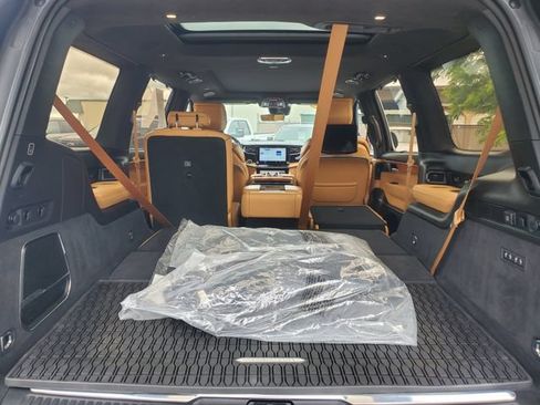 Used 2022 Jeep Grand Wagoneer Series III w/ Rear Seat Video Group 1 AWD/4WD image 33