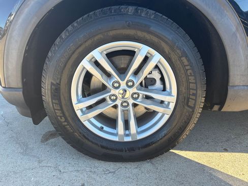 Used 2020 Ford Explorer XLT w/ Equipment Group 202A image 11