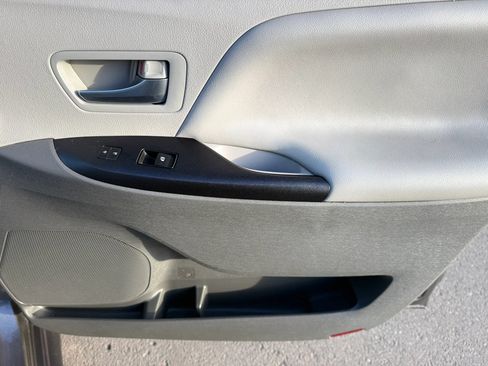 Used 2018 Toyota Sienna LE FWD image 21