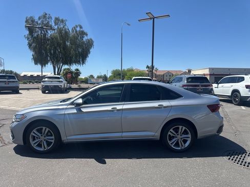 Used 2022 Volkswagen Jetta SE w/ Panoramic Sunroof Package image 8