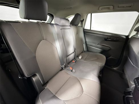 Certified 2022 Toyota Highlander LE image 36