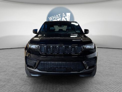 Used 2023 Jeep Grand Cherokee Altitude AWD/4WD image 9