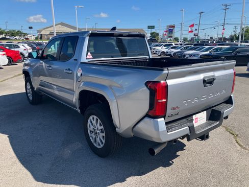Certified 2026 Toyota Tacoma SR5 AWD/4WD image 7