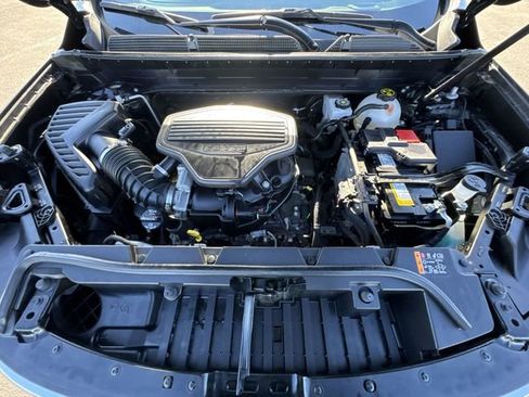 Certified 2023 GMC Acadia SLT image 30