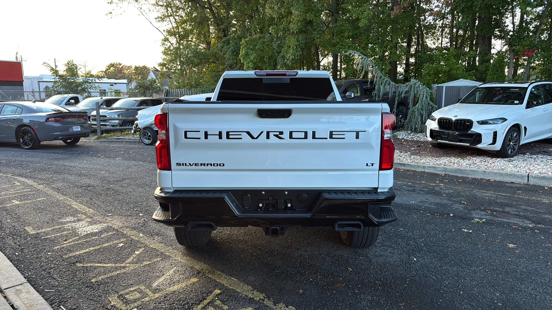 Used 2025 Chevrolet Silverado 1500 LT Trail Boss w/ Dark Appearance Package AWD/4WD image 6