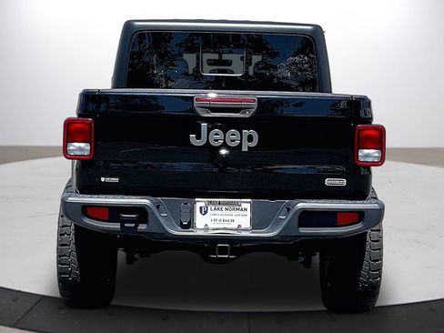 Used 2023 Jeep Gladiator Overland AWD/4WD image 7