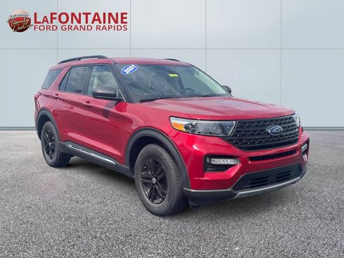 Certified 2021 Ford Explorer XLT w/ Equipment Group 202A AWD/4WD image 3
