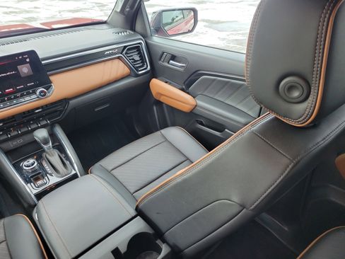 Used 2023 GMC Canyon AT4 w/ LPO, Sports Bar Package image 18