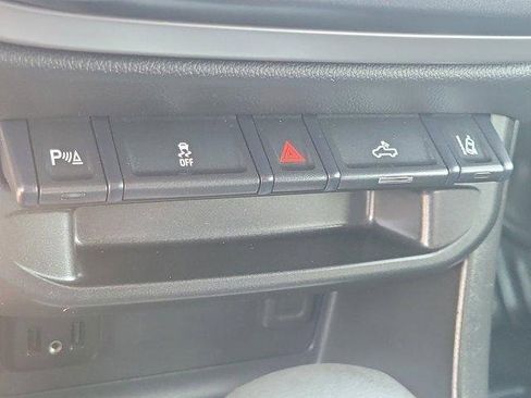 Used 2022 Chevrolet Colorado LT w/ Fleet Safety Package image 24