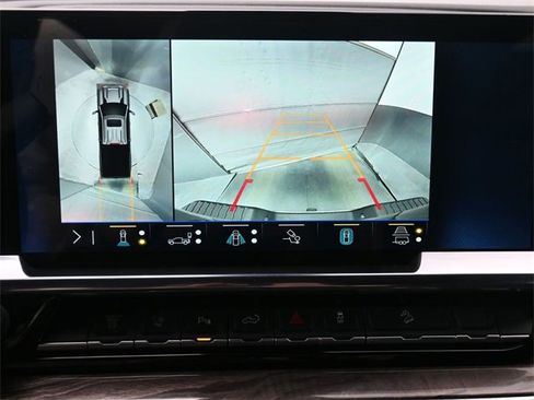 Used 2025 Chevrolet Silverado 2500 LTZ w/ LTZ Convenience Package image 32