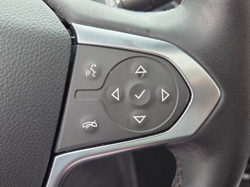 Used 2023 Chevrolet Traverse Premier FWD image 23