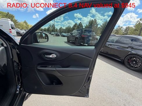 Used 2016 Jeep Cherokee Trailhawk w/ Comfort/Convenience Group AWD/4WD image 9