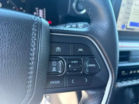 Used 2025 Toyota 4Runner SR5 AWD/4WD image 22