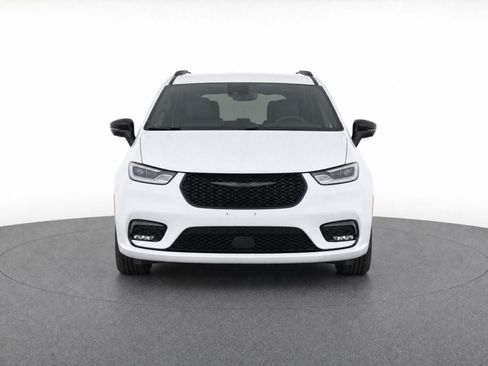 Used 2025 Chrysler Pacifica Limited FWD image 5