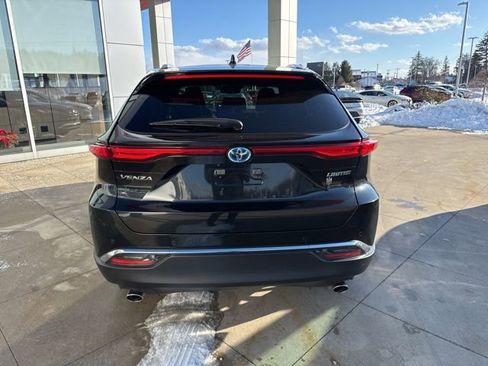 Used 2023 Toyota Venza Limited image 6