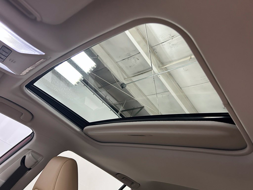 Used 2021 Toyota RAV4 XLE Premium FWD image 18