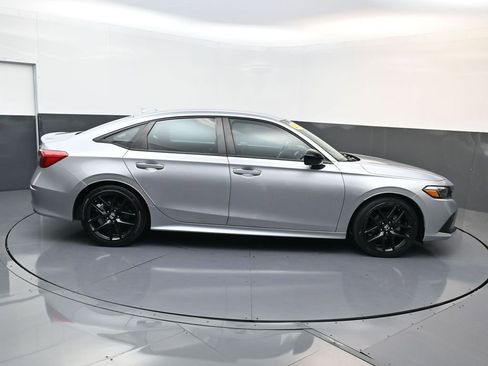 Used 2022 Honda Civic Sport image 2